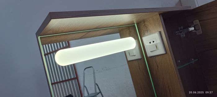 Дзеркало для ванної кімнати Хотин 80 з системою відкривання tip-on праве ПіК